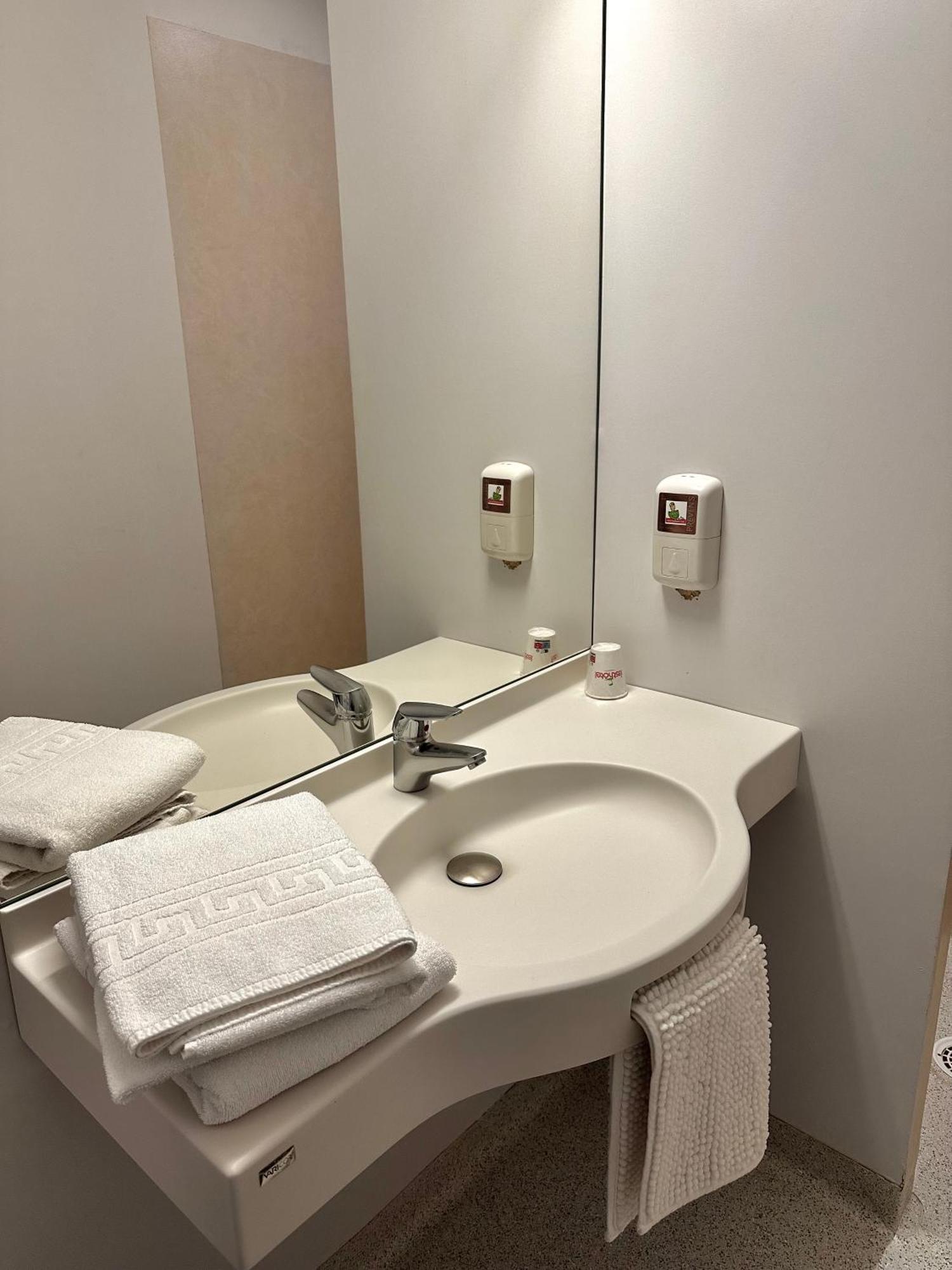 Hotel Fasthotel Laval *